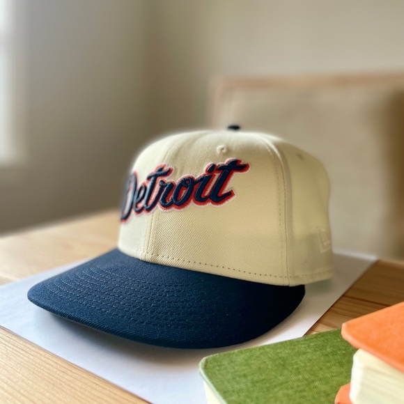Detroit Tigers Away Jersey Script 59FIFTY Fitted Cap - Picture 2 of 7